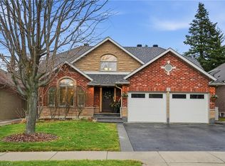 17 Krieghoff Dr, Hamilton, ON L9B 2L4