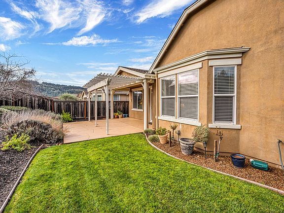 4th image of 9244 Oak Trail Circle