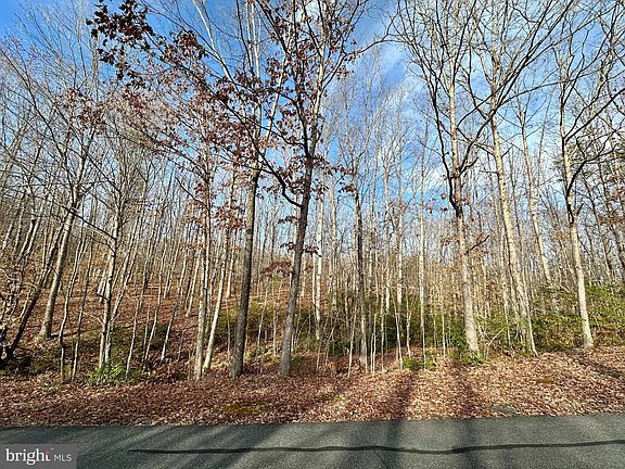 5th image of 165 Oakmont Dr