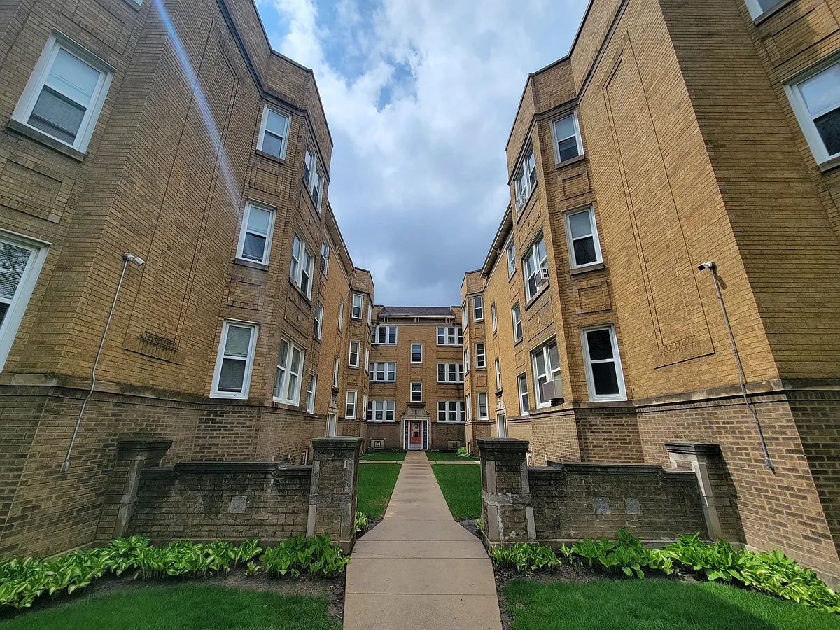 Building Photo - 6418 N Richmond St #3A
