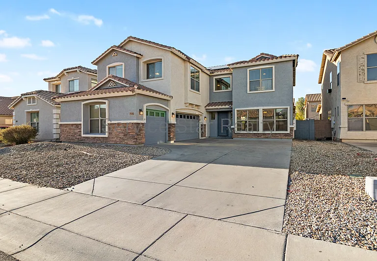 10122 W Albeniz Pl — Photo 2