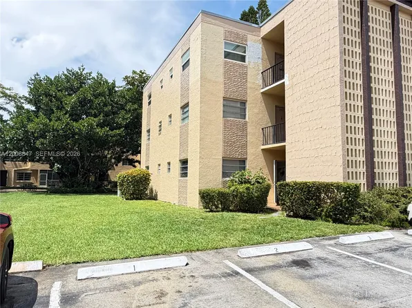 101 Berkley Rd APT 101, Hollywood, FL 33024