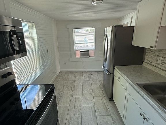 5th image of 1016 Grove St #B