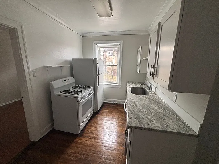 2805 Stratford - Amazing location one block from University of Cincinnati — Photo 12
