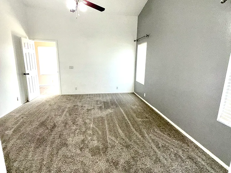 17617 N Larkspur Ln — Photo 2