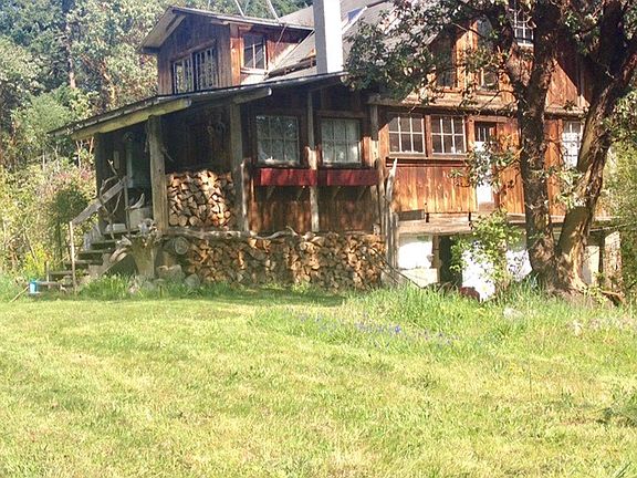 2nd image of 1111 Grace Ln
