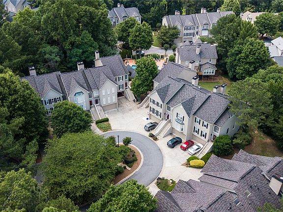 4th image of 2526 Oakwood Way SE