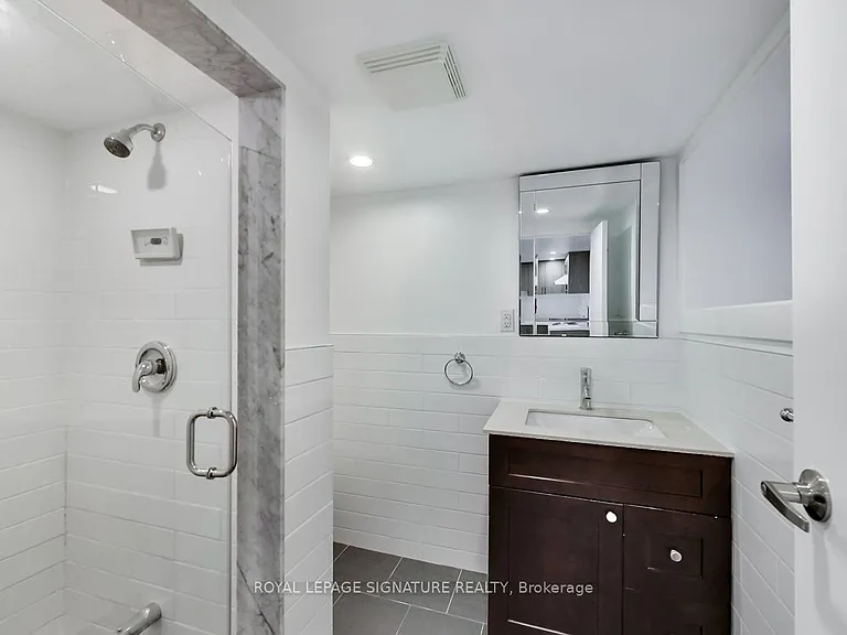 896 Bathurst St #BASEMENT — Photo 12