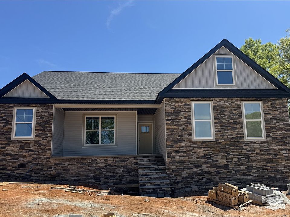 1st image of 311 Davis Rd