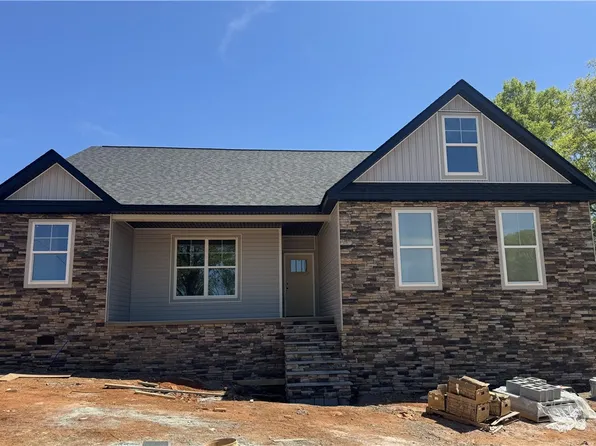 311 Davis Rd, Liberty, SC 29657
