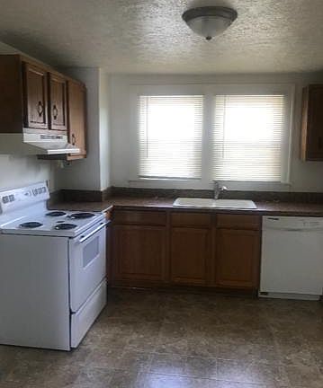 5th image of 1016 Downey St