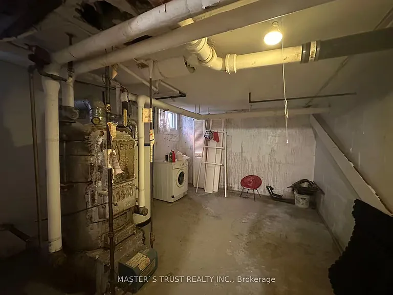 389 Lawrence Ave W — Photo 27