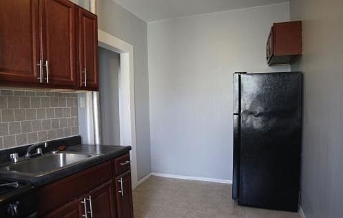 1st image of 586 Parkside Ave