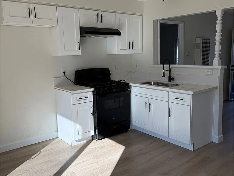 558 S Benjamin St — Photo 12
