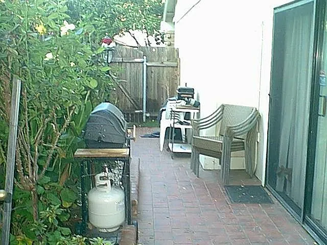 2 bed, 1090 sqft, $2,100 — Photo 2