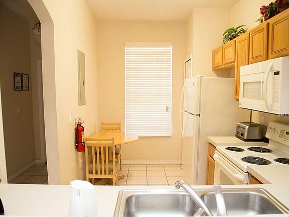 4th image of 252 La Mirage St