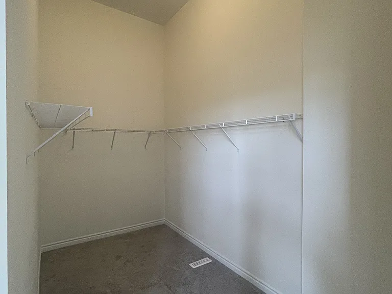 913 Rexton Dr — Photo 16