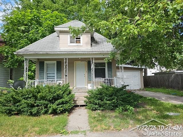 1st image of 1925 N Oakley St