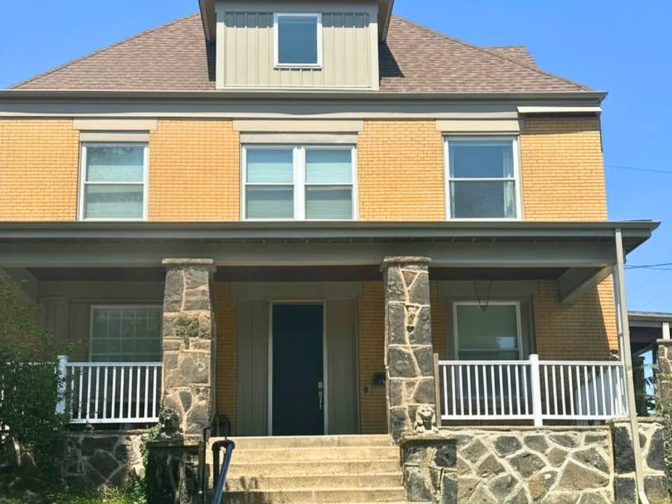 102 Hastings Ave #2