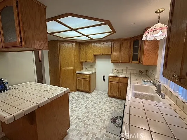 3 bed, 1868 sqft, $2,550 — Photo 3