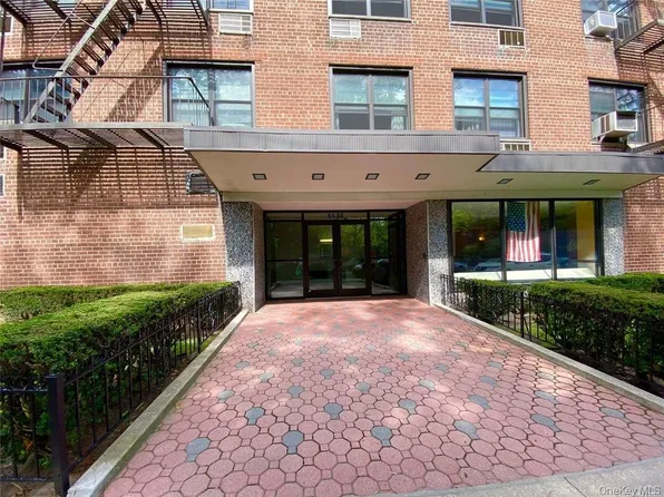 61-88 Dry Harbor Road #1E, Middle Village, NY 11379