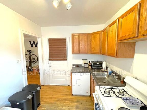 5th image of 4897 N Hermitage Ave APT 2