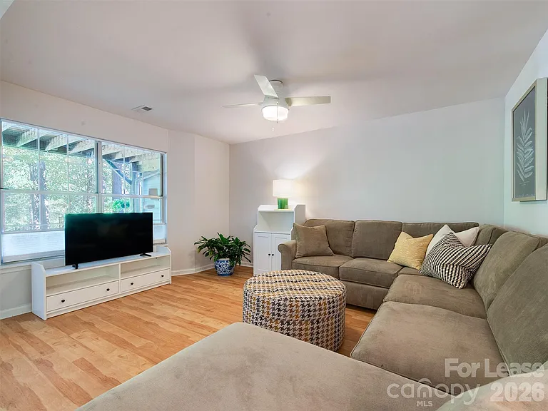 9006 Saint Thomas Ln — Photo 21