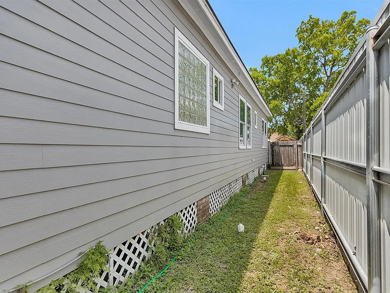 304 Vincent St — Photo 33