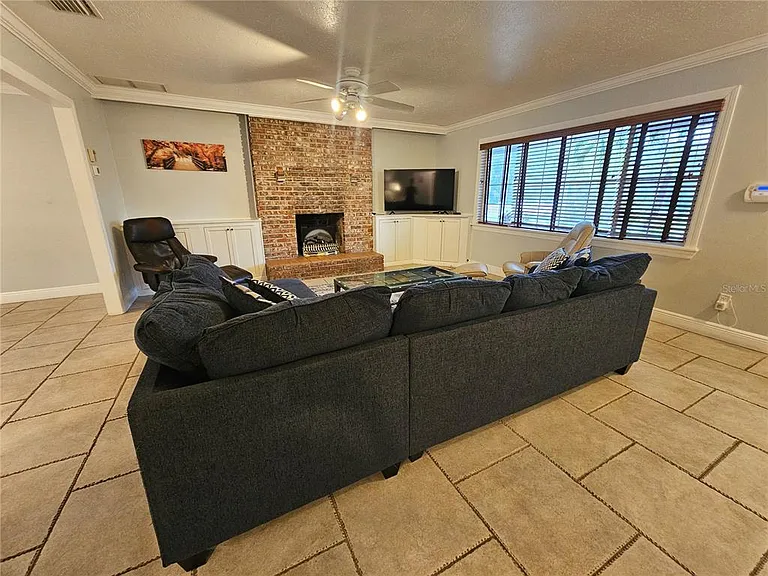 2130 Pinehurst St — Photo 8