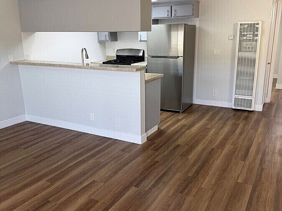 3rd image of 13610 S Cordary Ave #11