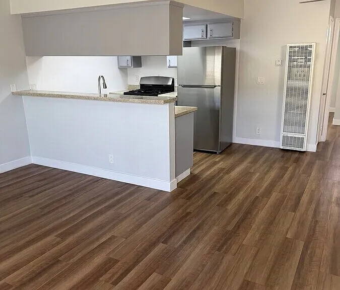 13610 S Cordary Ave #11 — Photo 3