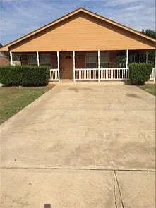 3 bed, 1203 sqft, $1,199 — Photo 2