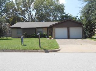 1532 Warren Ln, Fort Worth, TX 76112