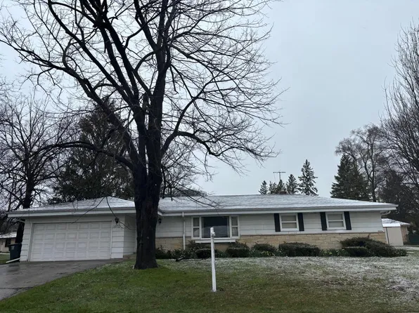 10528 West Garfield AVENUE, Wauwatosa, WI 53226