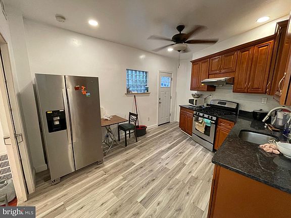 3rd image of 813 Federal St