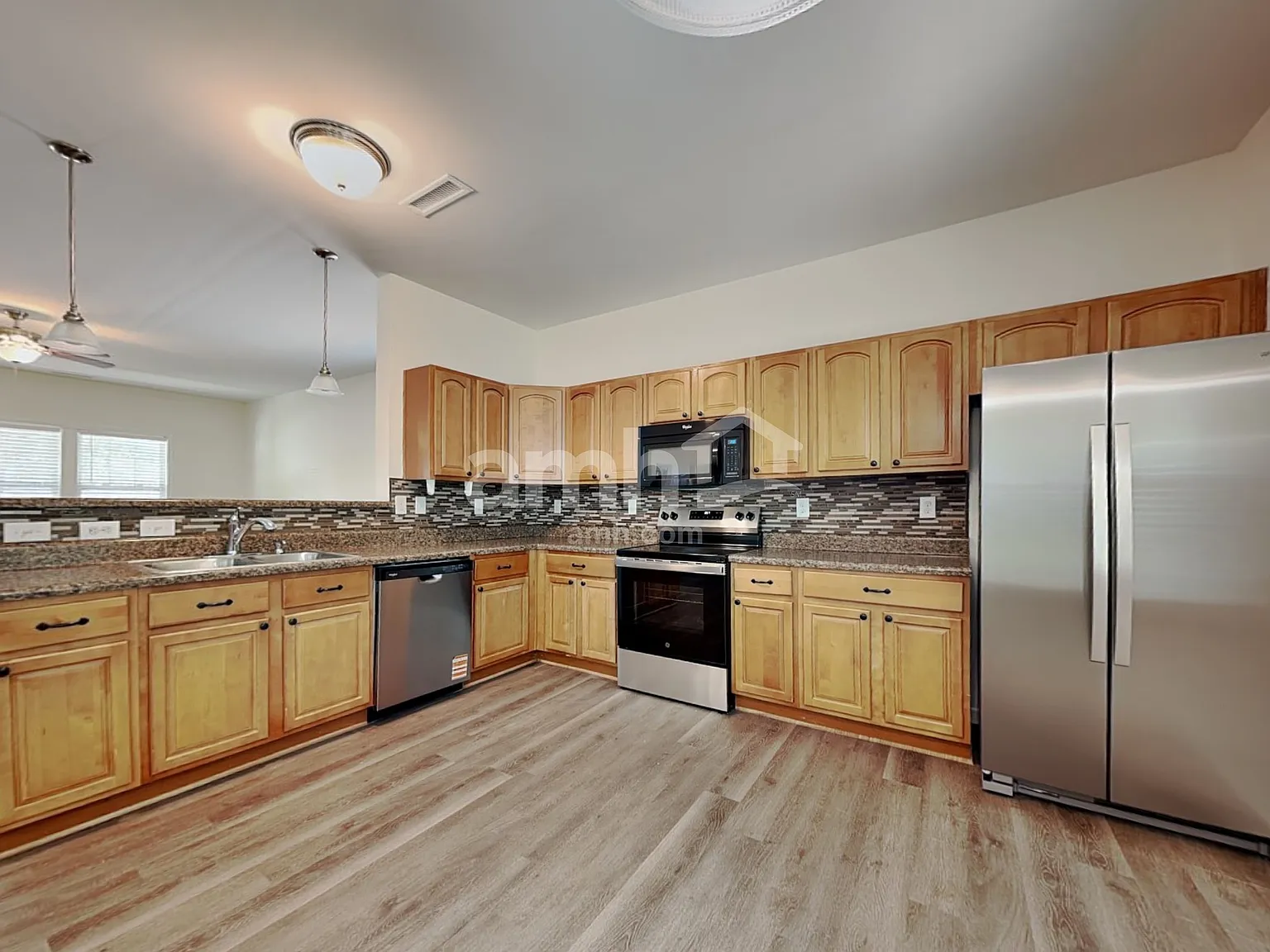 3 bed, 2.5 bath, 2100 sqft, $1,995 — Photo 3