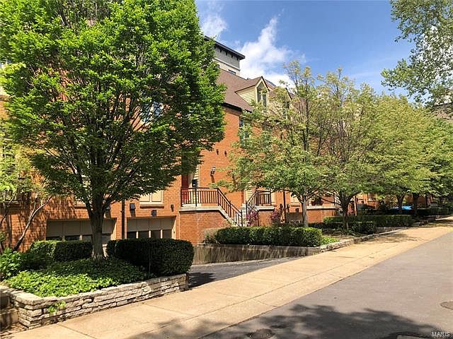 1st image of 111 W Pine Pl #13