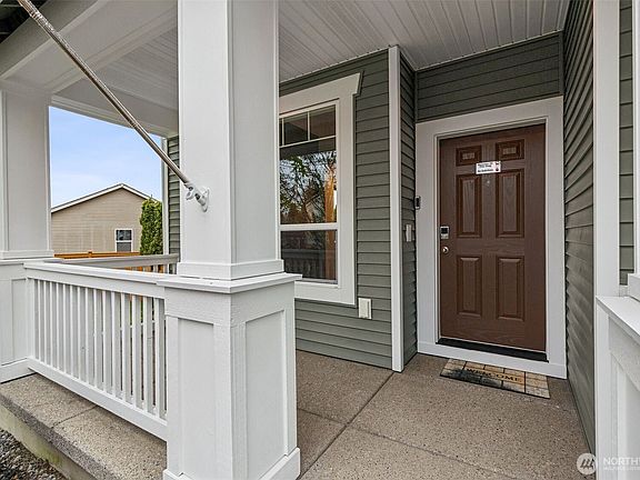 3rd image of 1398 Ebbets Drive SW