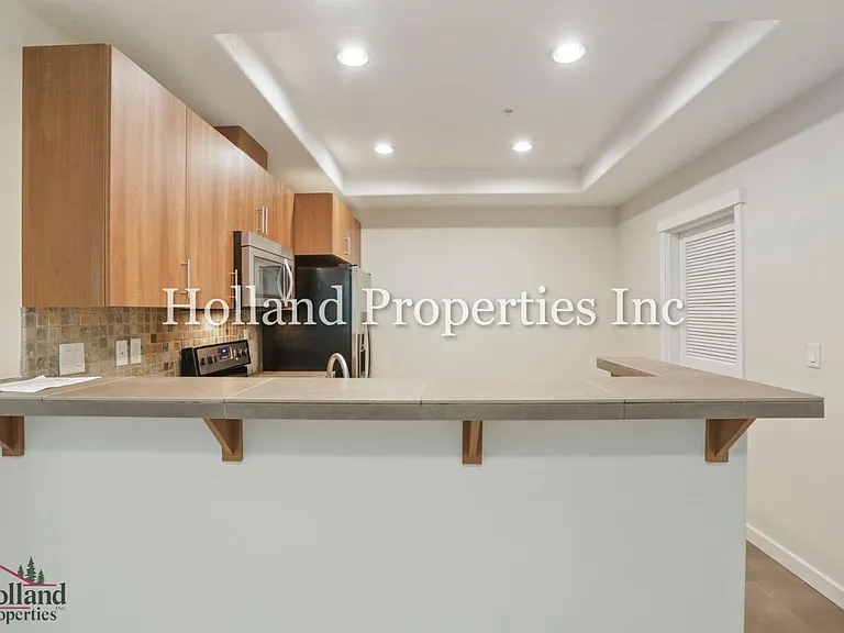 7898 NE Miriam Way — Photo 9