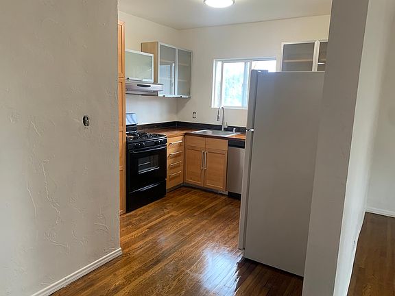 5th image of 4536 Maryland St