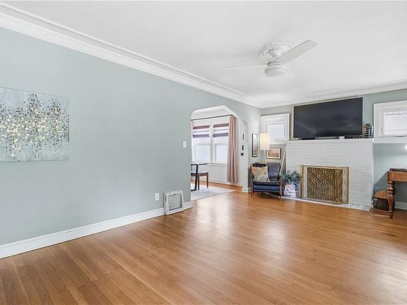 4th image of 7520 Oak St