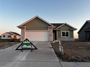 1380 Locust St, Waukee, IA 50263