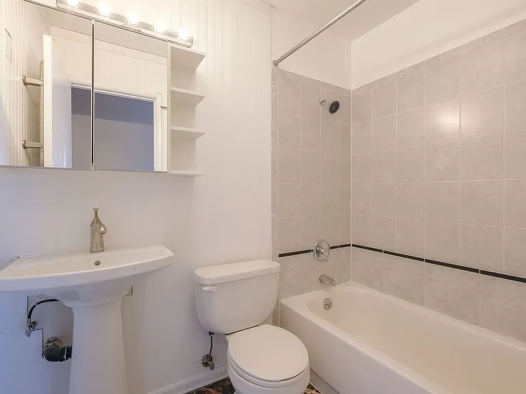3425 SW Barbur Blvd #12 — Photo 15