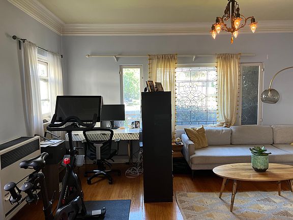 4th image of 1935 N Vermont Ave #1
