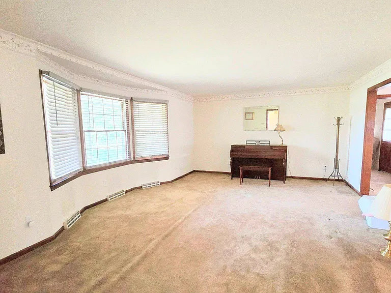 135 Hancock Ln — Photo 7