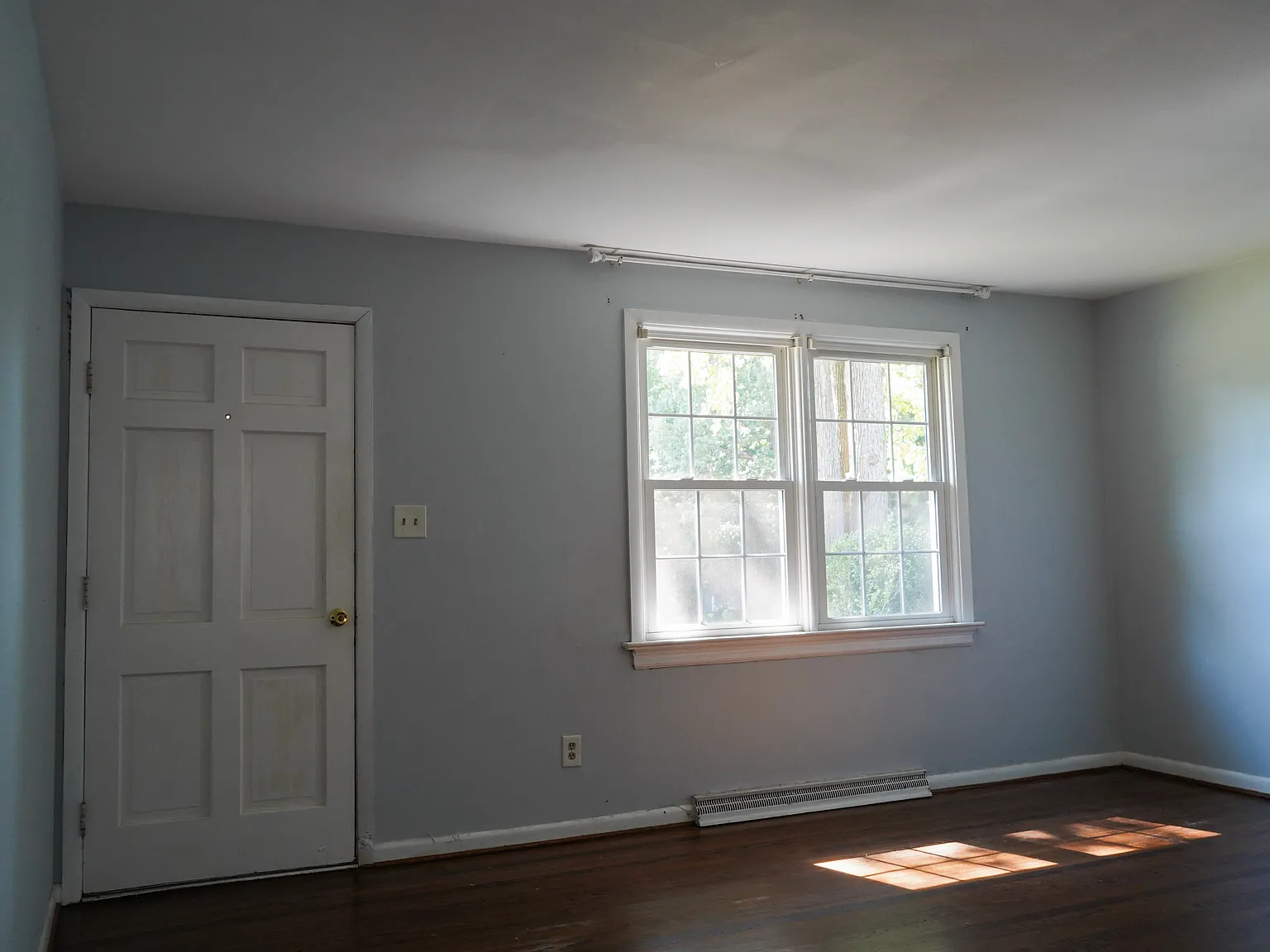 3 bed, 1.5 bath, 1326 sqft, $2,100 — Photo 3