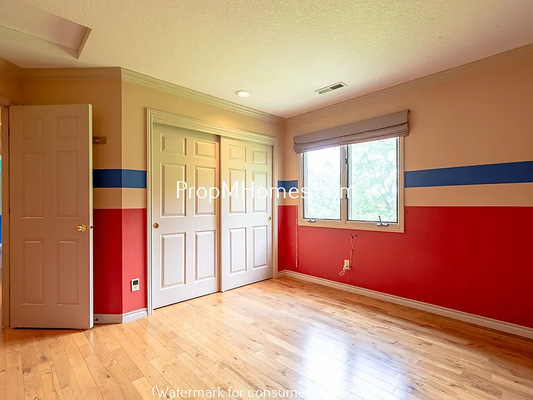 8817 NW Hazeltine St — Photo 18