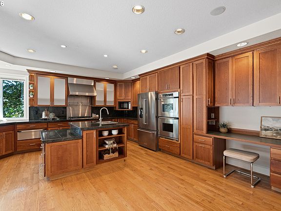 5th image of 1136 NW Park Ridge Ln