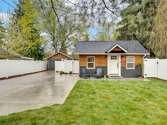 Centrally located minutes from Health Corridor, Downtown and Lake Coeur d'Alene in a residential neighborhood. Reserved parking on shared driveway.