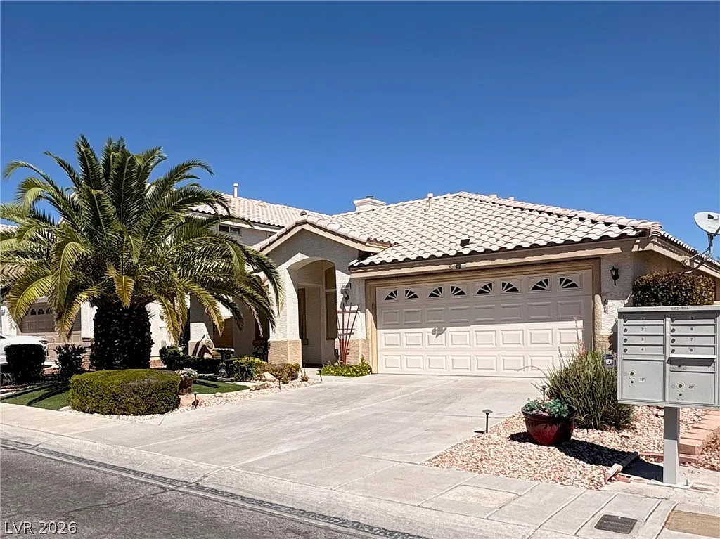 3 bed, 2.0 bath, 1838 sqft, $2,450 — Photo 2